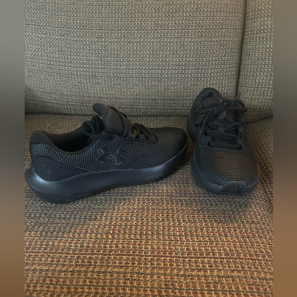 NWOT Women’s Size 7 1/2 Under Armour Charged Surge Black Running Shoes